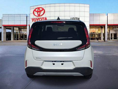 Used 2023 Kia Soul LX image 8