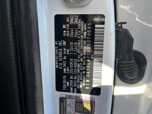Used 2024 Kia Sorento S FWD image 30