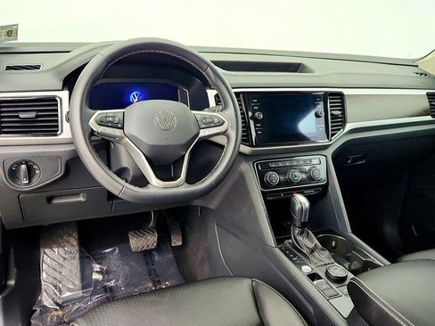 Used 2023 Volkswagen Atlas SE image 12