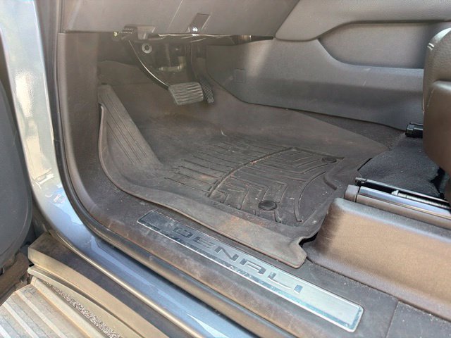 Used 2022 GMC Yukon XL Denali AWD/4WD image 24