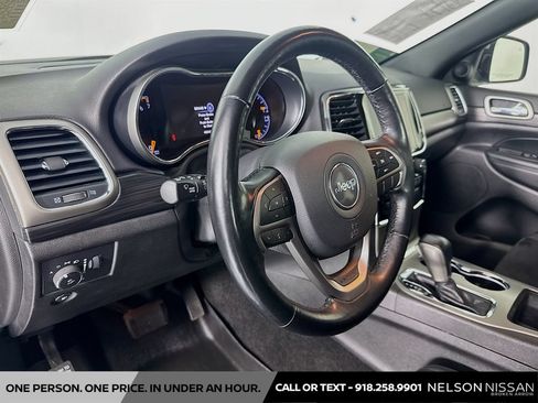 Used 2021 Jeep Grand Cherokee Laredo X AWD/4WD image 9