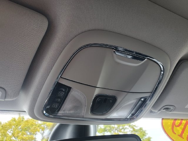 Used 2019 Jeep Cherokee Trailhawk AWD/4WD image 36