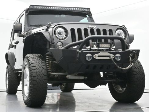 Used 2017 Jeep Wrangler Unlimited Rubicon w/ Connectivity Group AWD/4WD image 39