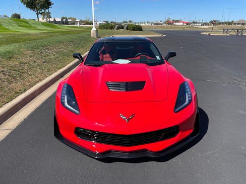 Used 2015 Chevrolet Corvette Z06 w/ 3LZ Preferred Equipment Group RWD image 9