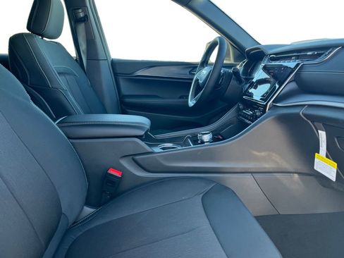 New 2025 Jeep Grand Cherokee Laredo image 24