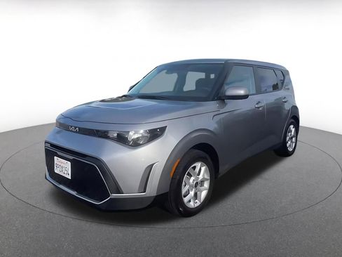 Used 2025 Kia Soul LX w/ LX Technology Package image 4