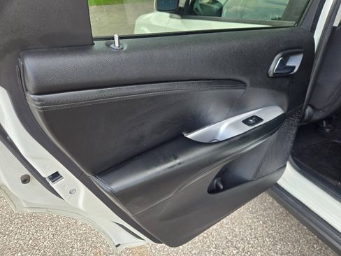 Used 2014 Dodge Journey SXT FWD image 33