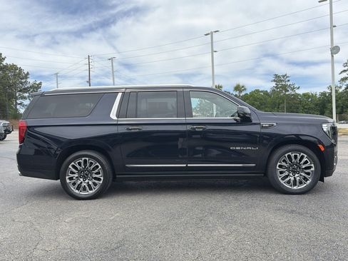 Used 2024 GMC Yukon XL Denali Ultimate AWD/4WD image 13