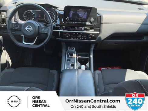 Used 2025 Nissan Pathfinder SV FWD image 15