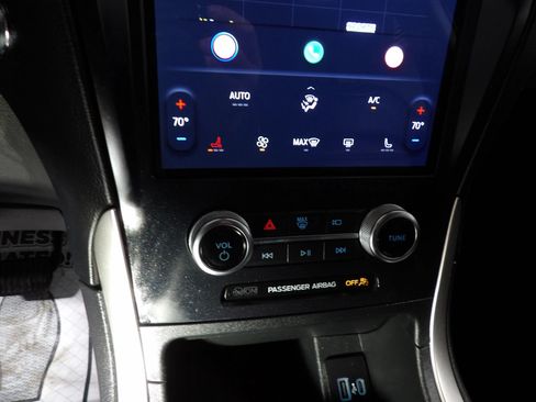 Used 2024 Ford Edge SEL AWD/4WD image 16