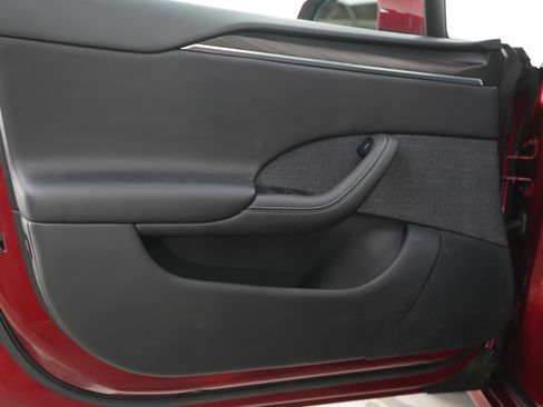 Used 2024 Tesla Model S image 18