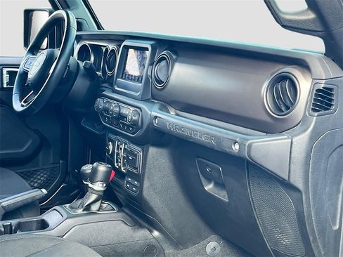 Certified 2018 Jeep Wrangler Unlimited Sport S image 25