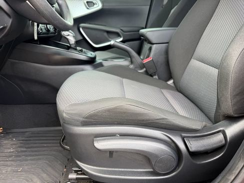 Used 2023 Kia Soul LX FWD image 12