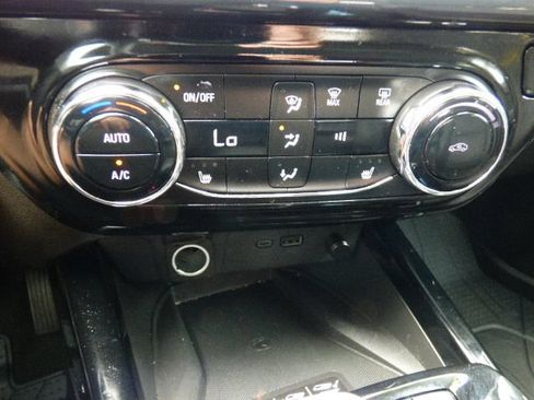 Used 2024 Chevrolet Trax ACTIV w/ Sunroof Package FWD image 25