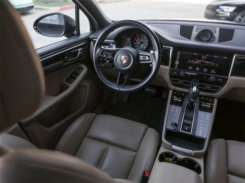 Certified 2022 Porsche Macan image 35
