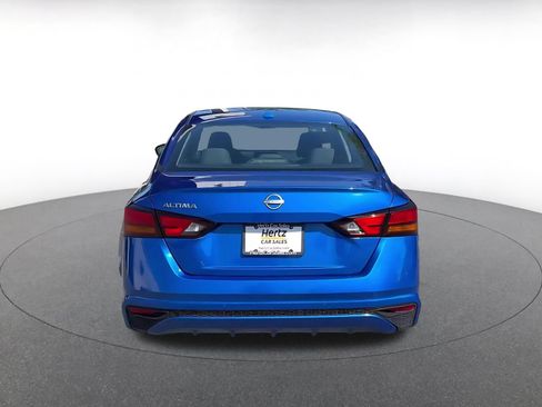 Used 2025 Nissan Altima 2.5 SV FWD image 11