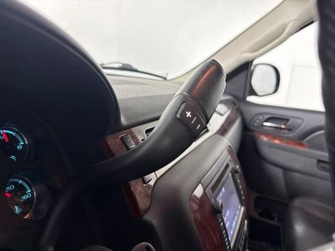 Used 2013 Chevrolet Avalanche LTZ AWD/4WD image 22