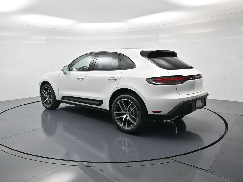 Certified 2026 Porsche Macan AWD/4WD image 3