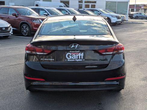 Used 2017 Hyundai Elantra SE image 7