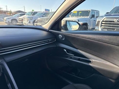 Used 2024 Hyundai Elantra SEL image 17