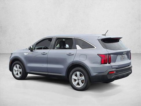 Used 2023 Kia Sorento LX FWD image 7