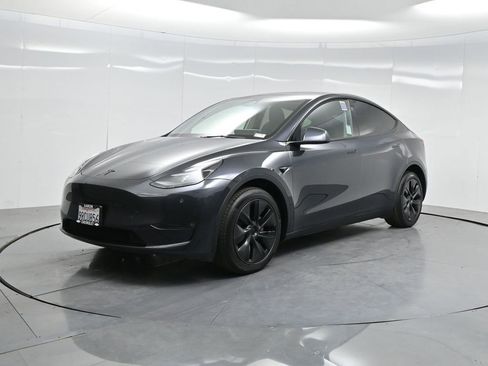 Used 2025 Tesla Model Y Long Range image 73