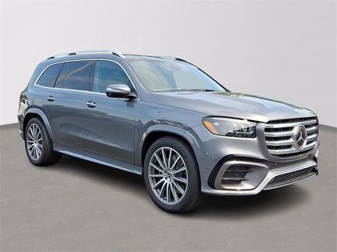 Used 2025 Mercedes-Benz GLS 450 4MATIC image 3