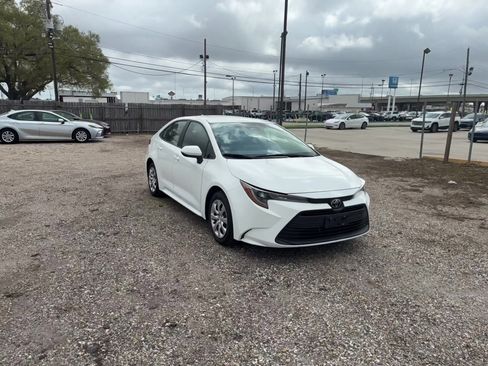 Used 2025 Toyota Corolla LE image 6