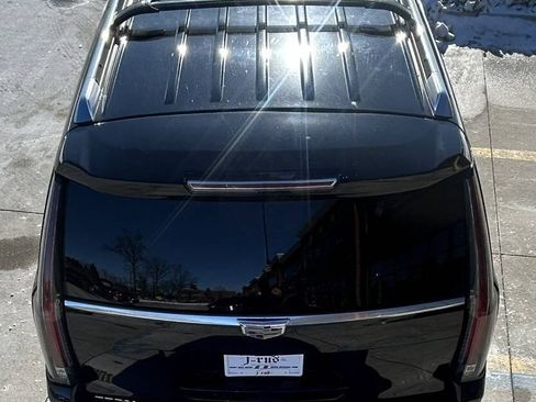 Used 2018 Cadillac Escalade Premium Luxury image 13