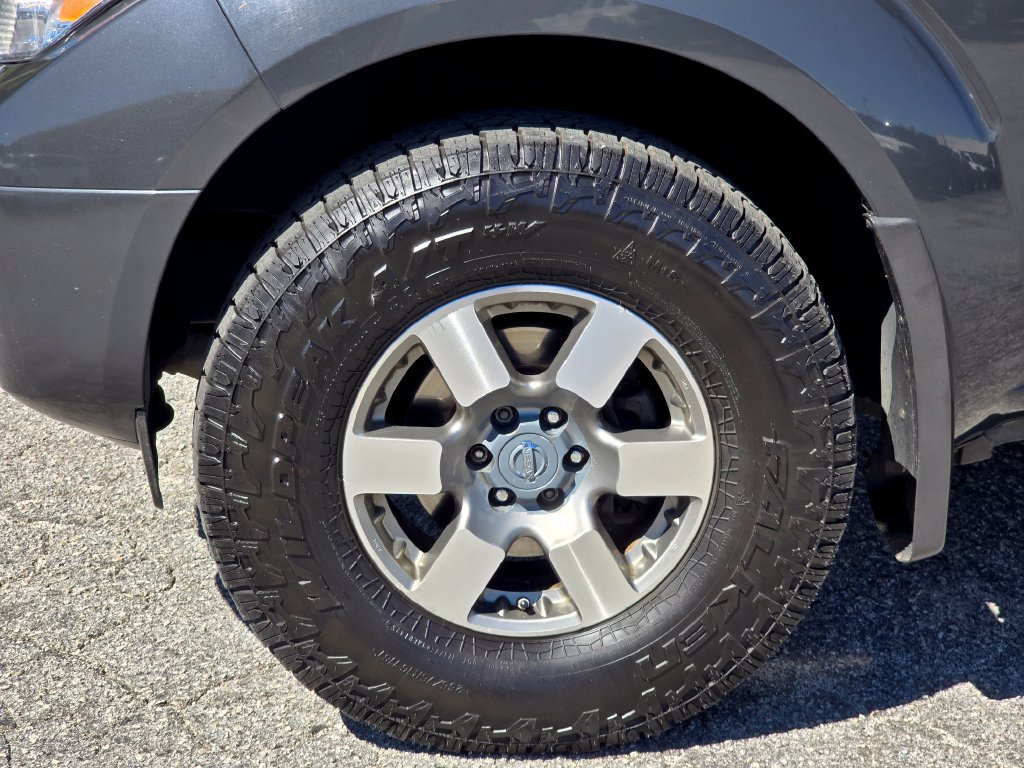 Used 2011 Nissan Frontier PRO-4X AWD/4WD image 21