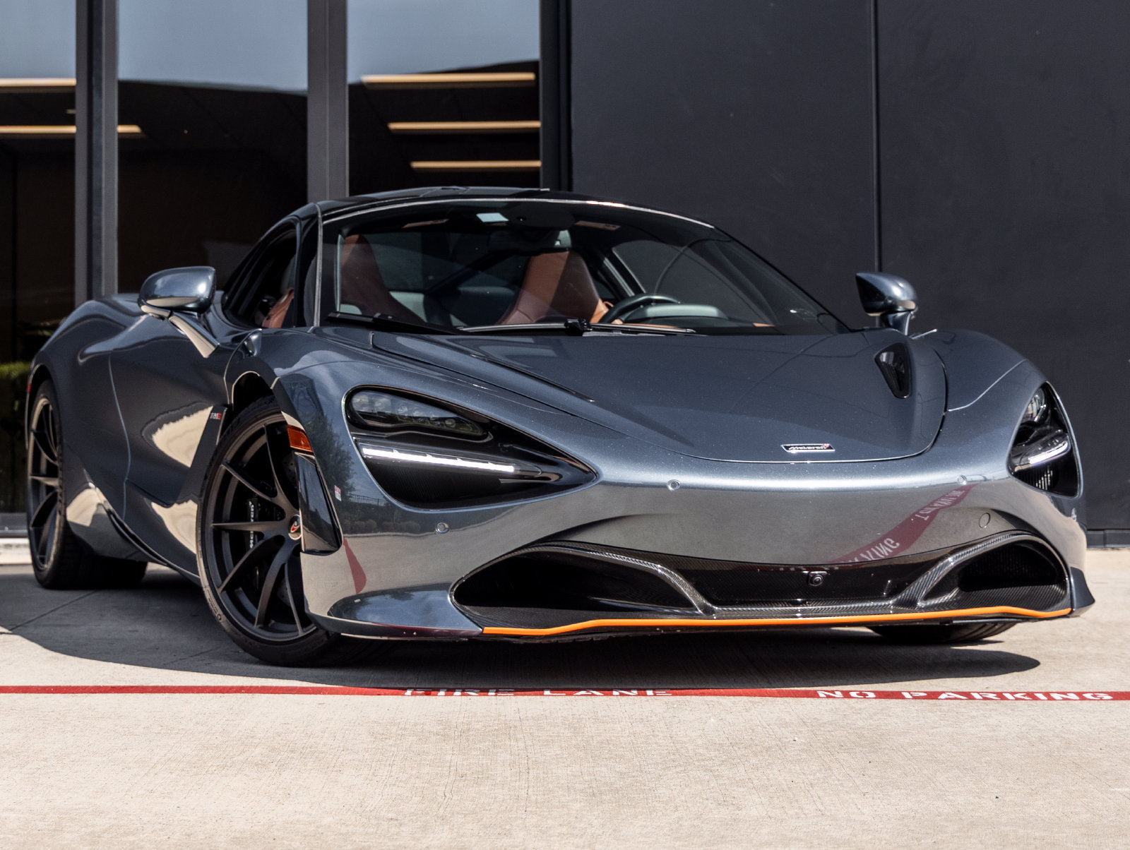 Used 2018 McLaren 720S RWD image 2