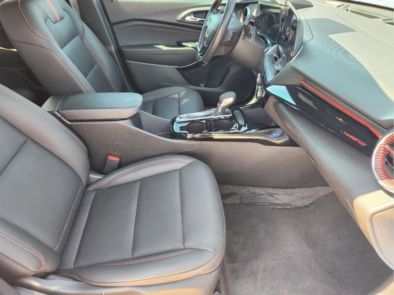 Used 2024 Chevrolet Trax RS w/ Driver Confidence Package FWD image 30