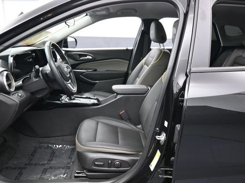Used 2025 Chevrolet Trax ACTIV FWD image 11