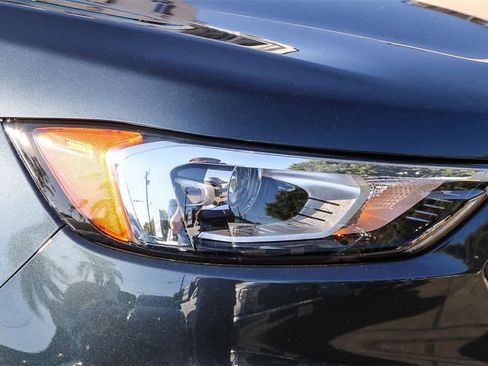 Used 2023 Ford Edge SE w/ Black Appearance Package image 4