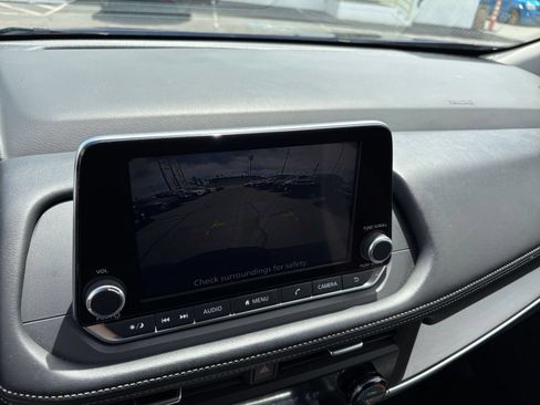 Used 2025 Nissan Rogue SV FWD image 25