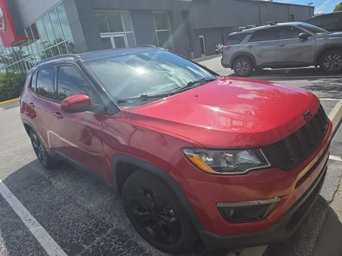 Used 2020 Jeep Compass Latitude FWD image 1