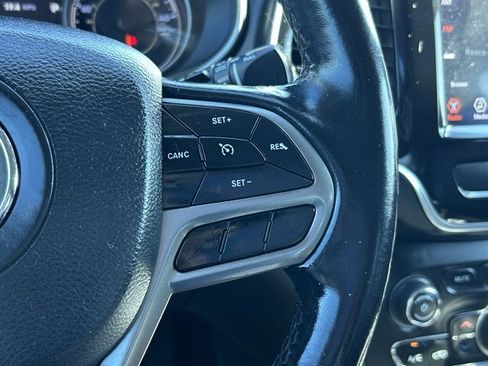 Used 2020 Jeep Cherokee Limited image 22