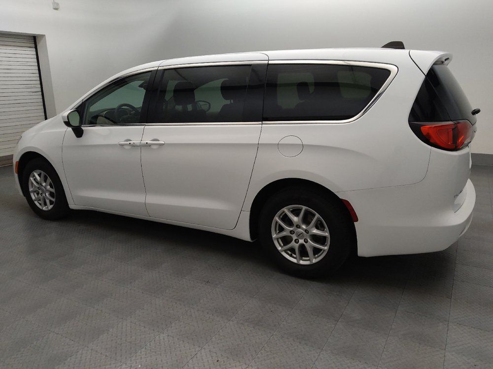 Used 2023 Chrysler Voyager LX FWD image 3