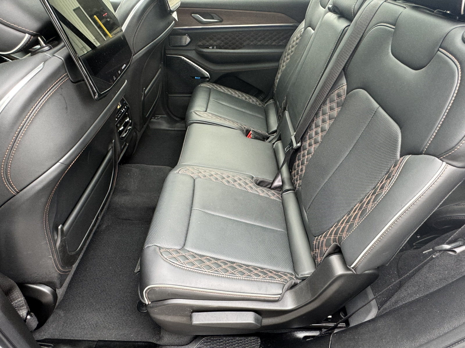 Used 2024 Jeep Grand Cherokee L Summit AWD/4WD image 25
