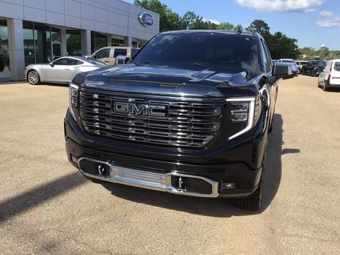 Used 2024 GMC Sierra 1500 Denali Ultimate AWD/4WD image 6