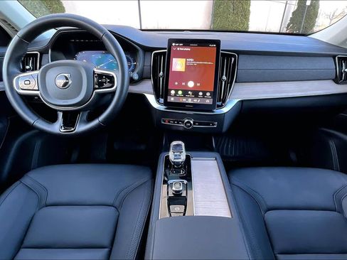 Used 2025 Volvo XC90 T8 Plus image 15