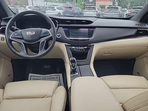 Used 2017 Cadillac XT5 Luxury w/ Driver Awareness Package AWD/4WD image 11
