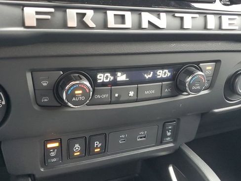 Used 2025 Nissan Frontier SL image 25