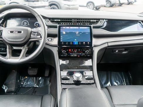 Used 2023 Jeep Grand Cherokee Overland w/ Luxury Tech Group IV AWD/4WD image 16