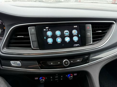 Used 2018 Buick Enclave Essence image 27