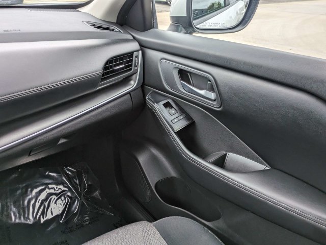 Used 2024 Nissan Rogue SV AWD/4WD image 18