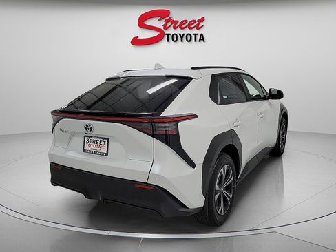 Certified 2023 Toyota bZ4X FWD image 5