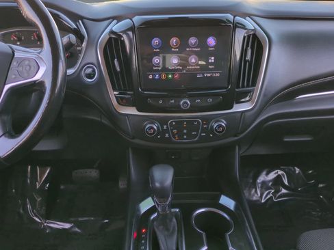 Used 2021 Chevrolet Traverse LT image 11