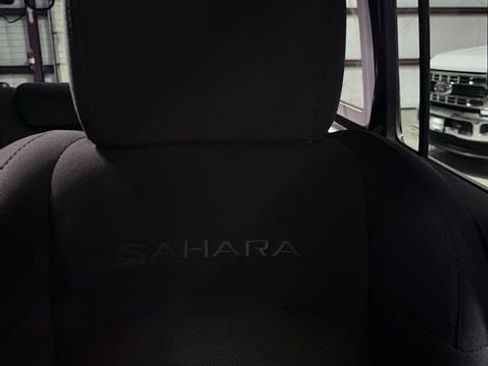 Used 2022 Jeep Wrangler Unlimited Sahara image 16