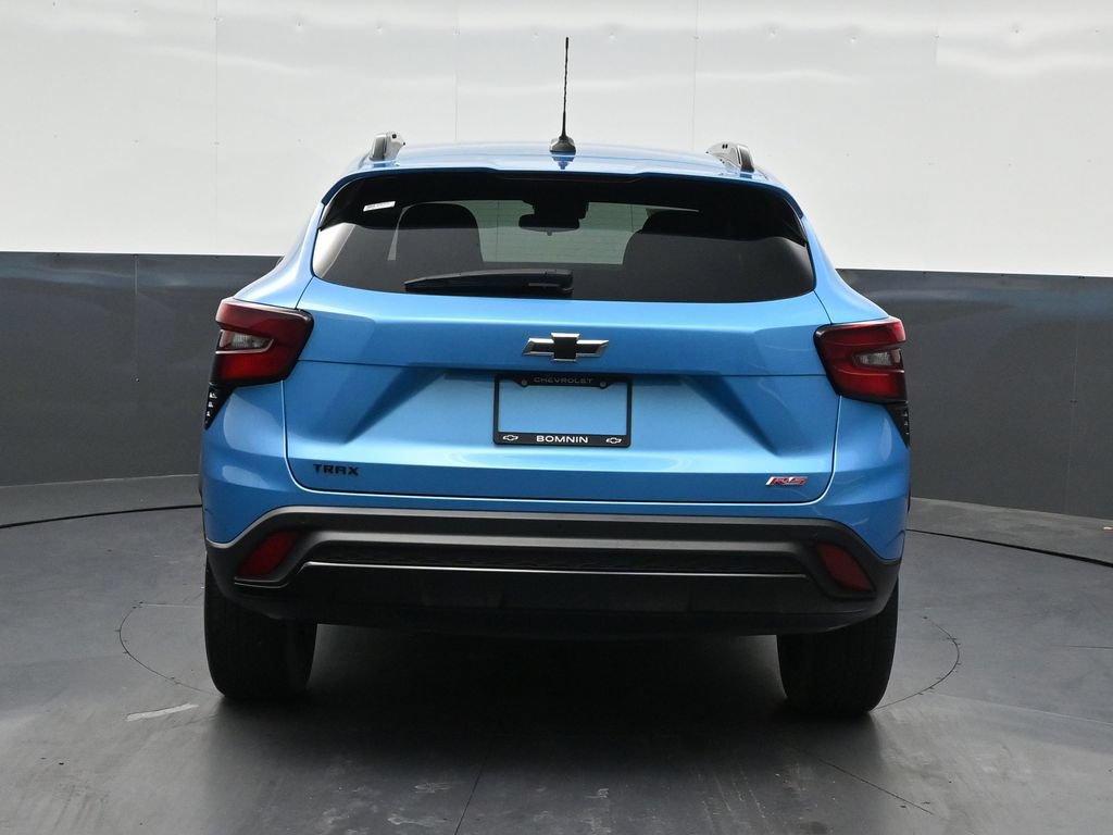 Used 2025 Chevrolet Trax RS w/ Sunroof Package FWD image 4